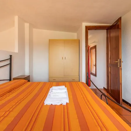 Accu Is Prezzus D Fronte Mare Apartamento Villasimius